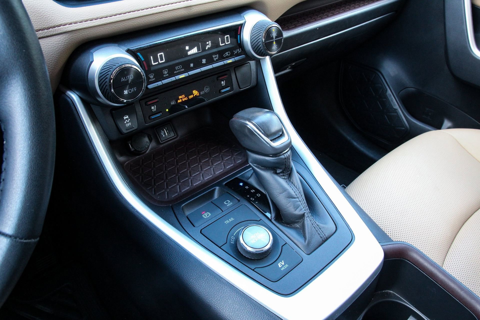 Used 2024 Toyota RAV4 Limited image 23