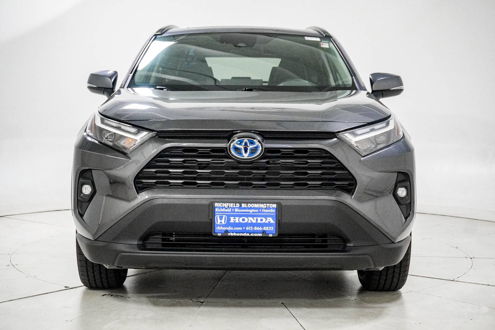 Used 2022 Toyota RAV4 XLE Premium AWD/4WD image 16