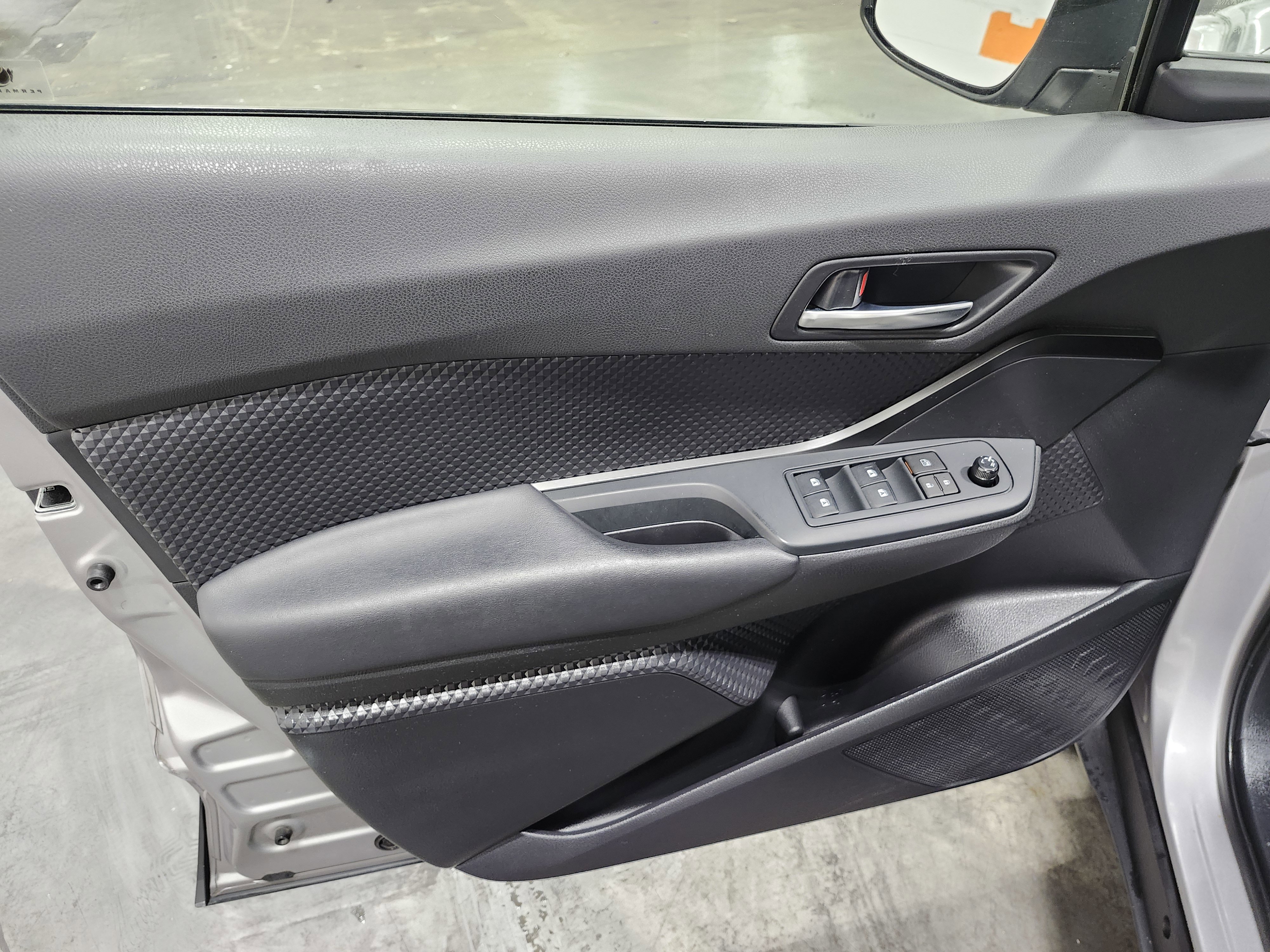 Used 2019 Toyota C-HR LE image 22