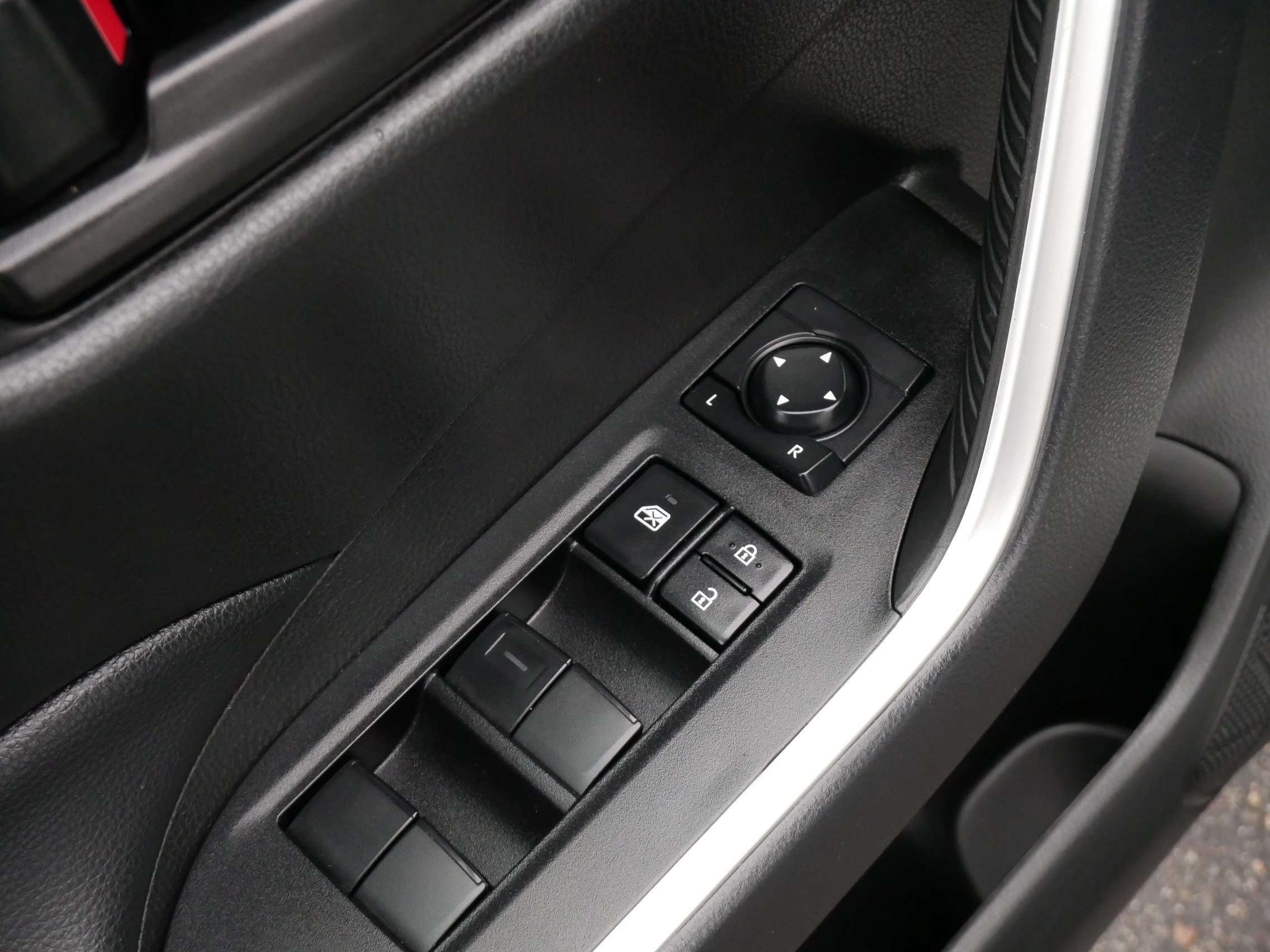 Certified 2025 Toyota RAV4 LE AWD/4WD image 18