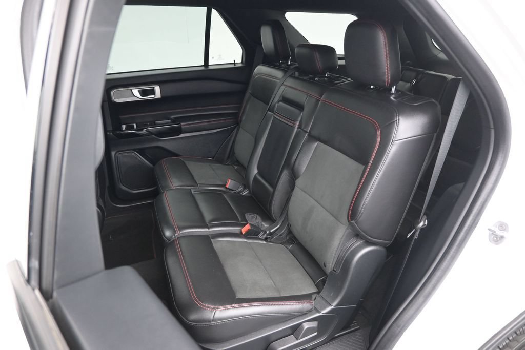 Used 2022 Ford Explorer ST-Line RWD image 17