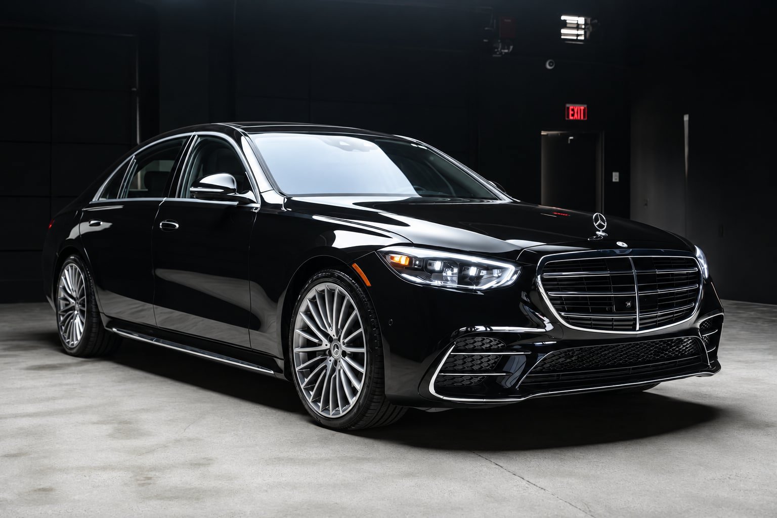 Used 2022 Mercedes-Benz S 500 4MATIC w/ AMG Line Package image 5