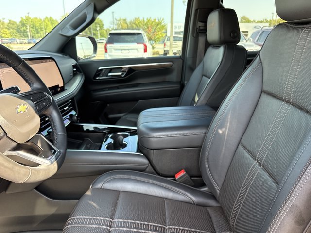 Used 2025 Chevrolet Tahoe High Country AWD/4WD image 5