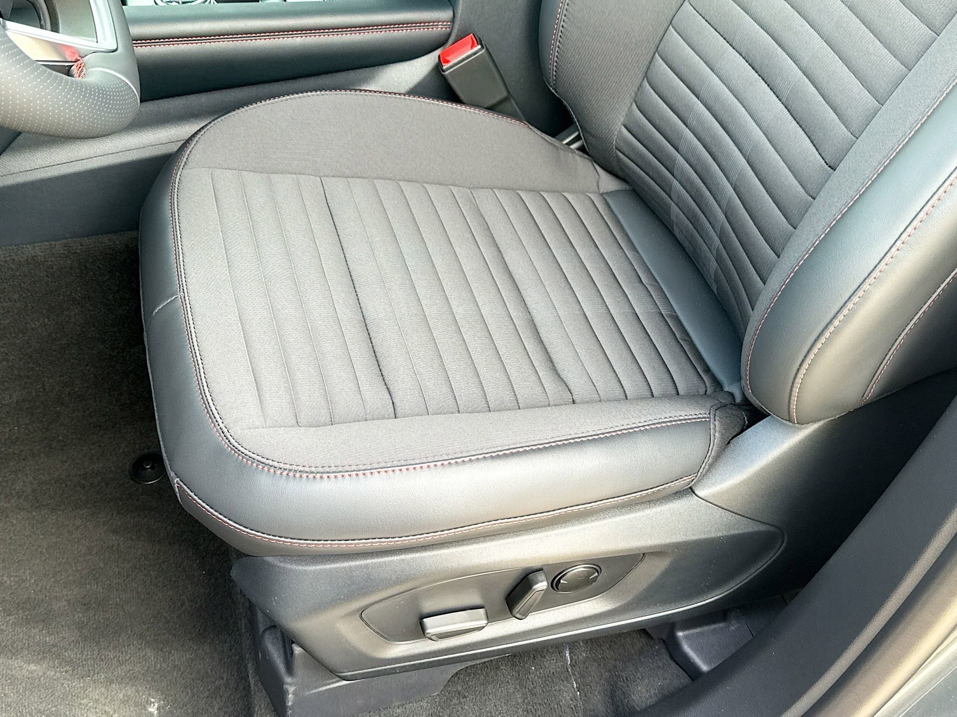 New 2026 Ford Explorer ST-Line w/ ST-Line Street Pack image 26