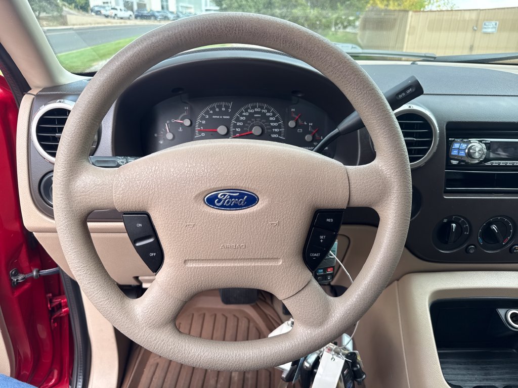 Used 2004 Ford Expedition XLT AWD/4WD image 14