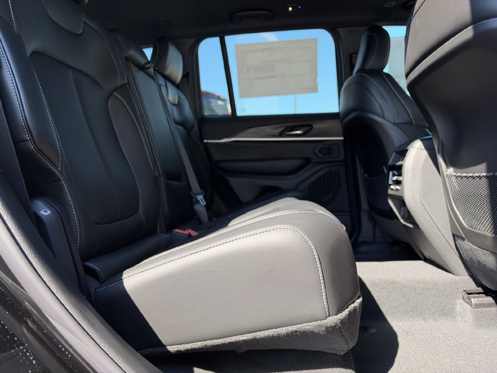 New 2027 Jeep Grand Cherokee Limited AWD/4WD image 12
