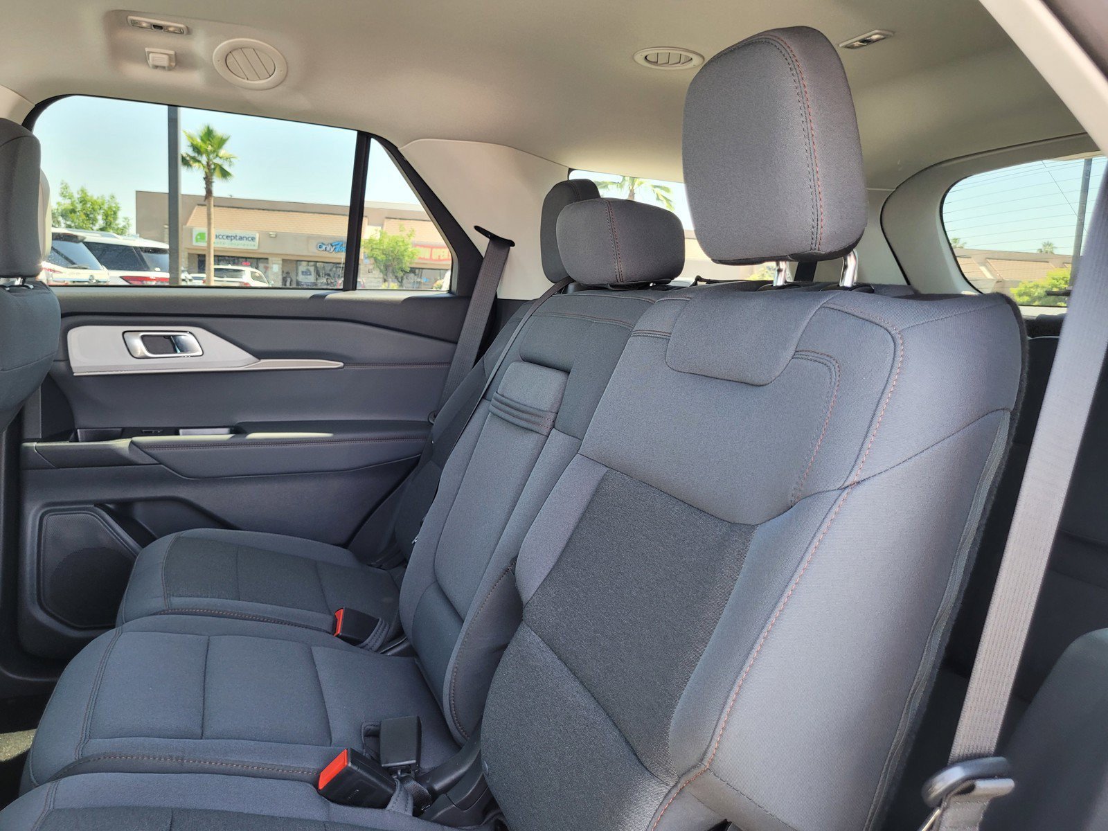 Used 2025 Ford Explorer Active RWD image 14