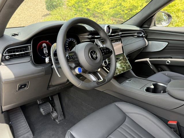 New 2025 Maserati Grecale GT image 13