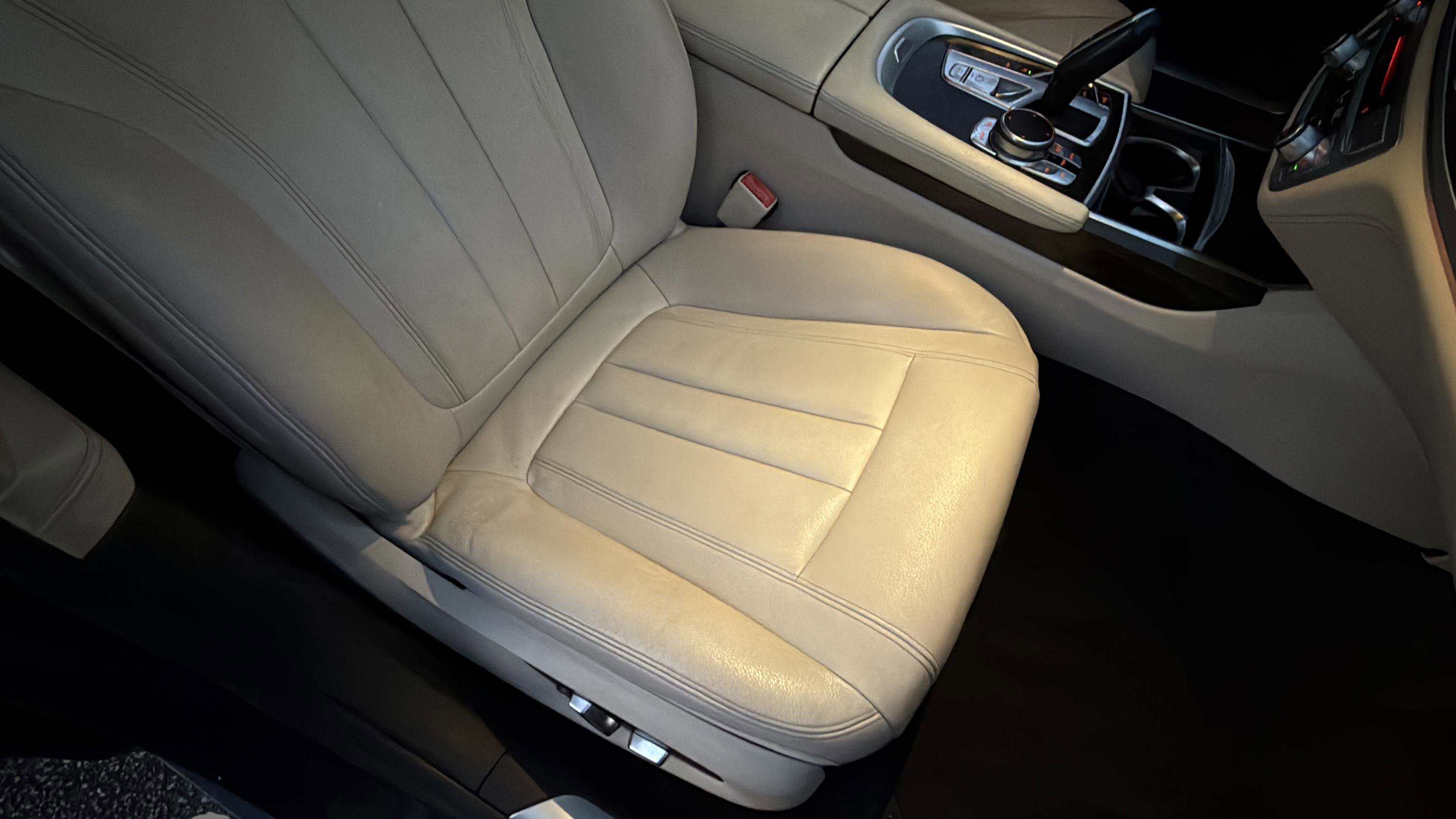 Used 2016 BMW 740i image 29