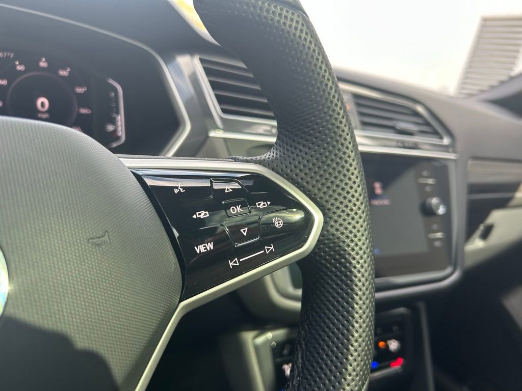 Used 2024 Volkswagen Tiguan SEL R-Line image 22