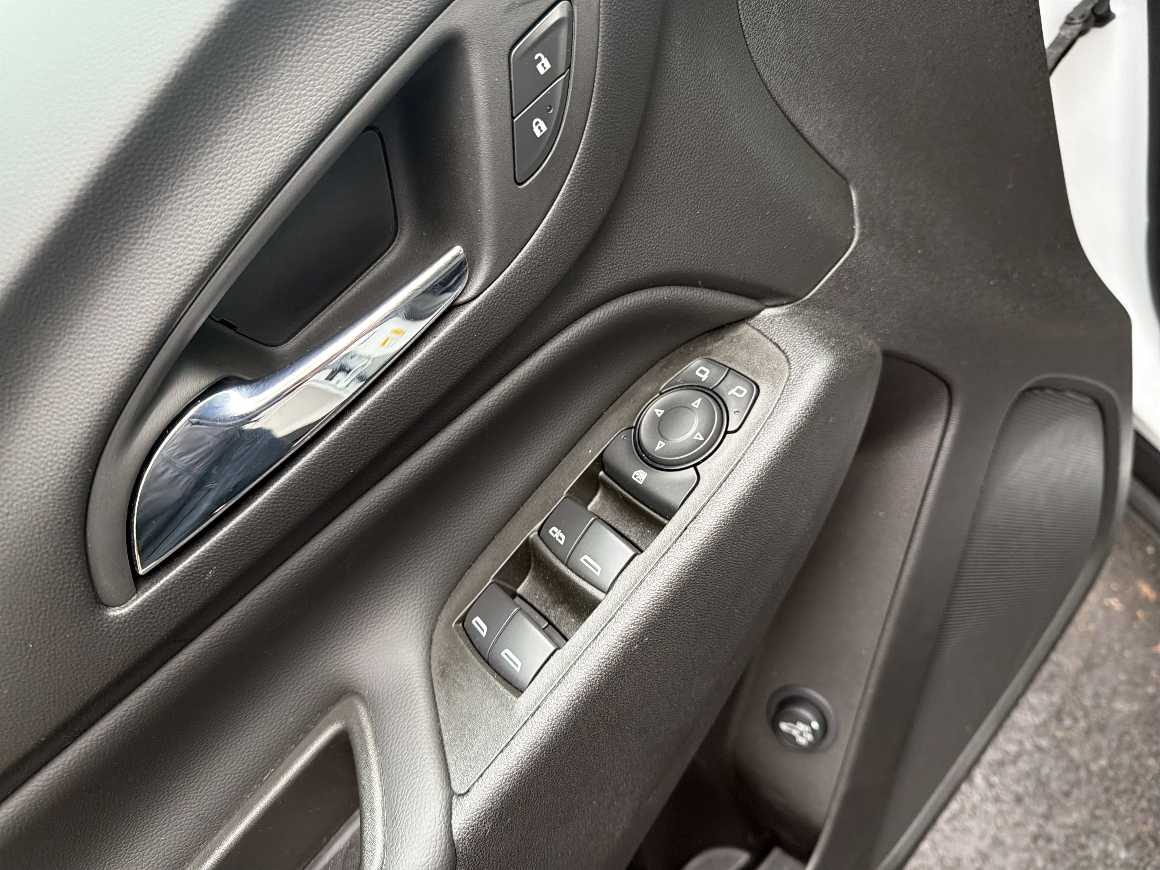 Used 2024 Chevrolet Equinox LT w/ LPO, Floor Liner Package image 15