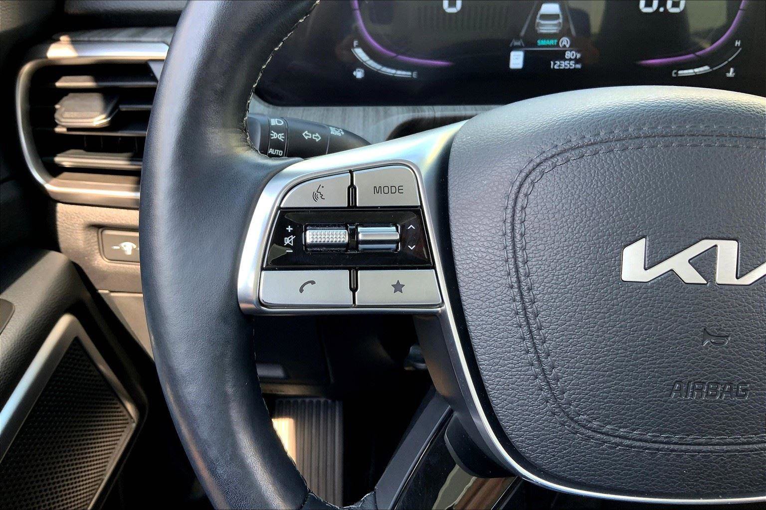 Used 2024 Kia Telluride EX w/ EX Captain's Chair Package image 17