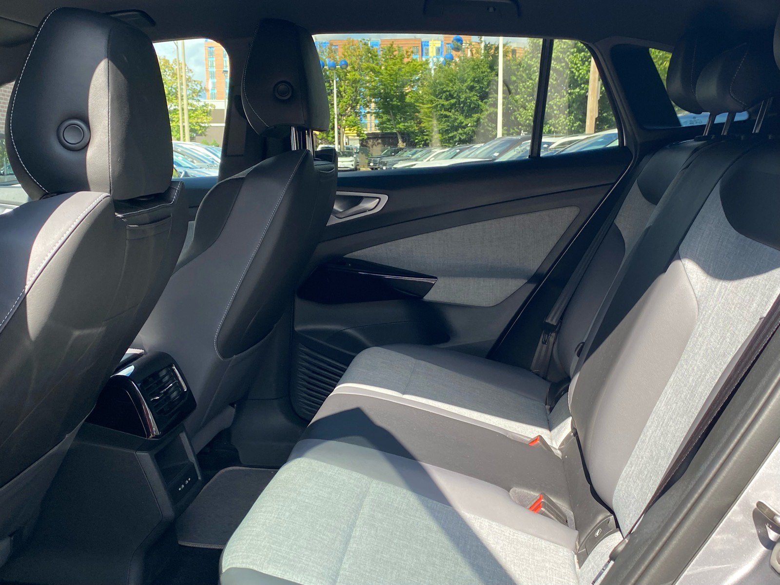 Certified 2023 Volkswagen ID.4 Pro AWD/4WD image 17