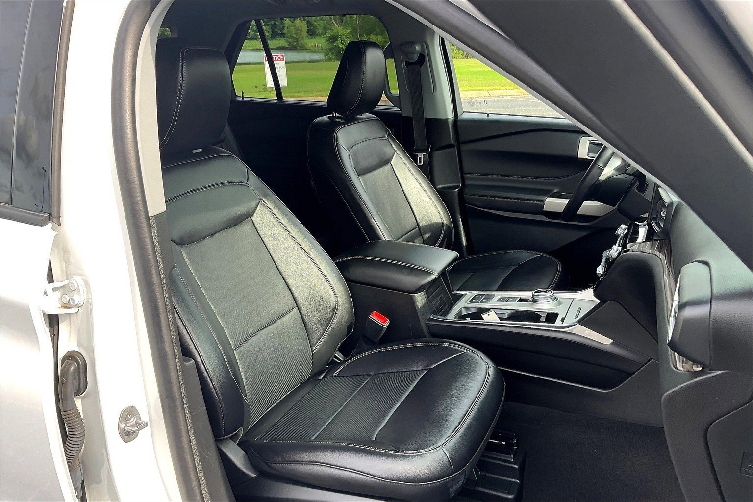 Used 2023 Ford Explorer Limited image 8