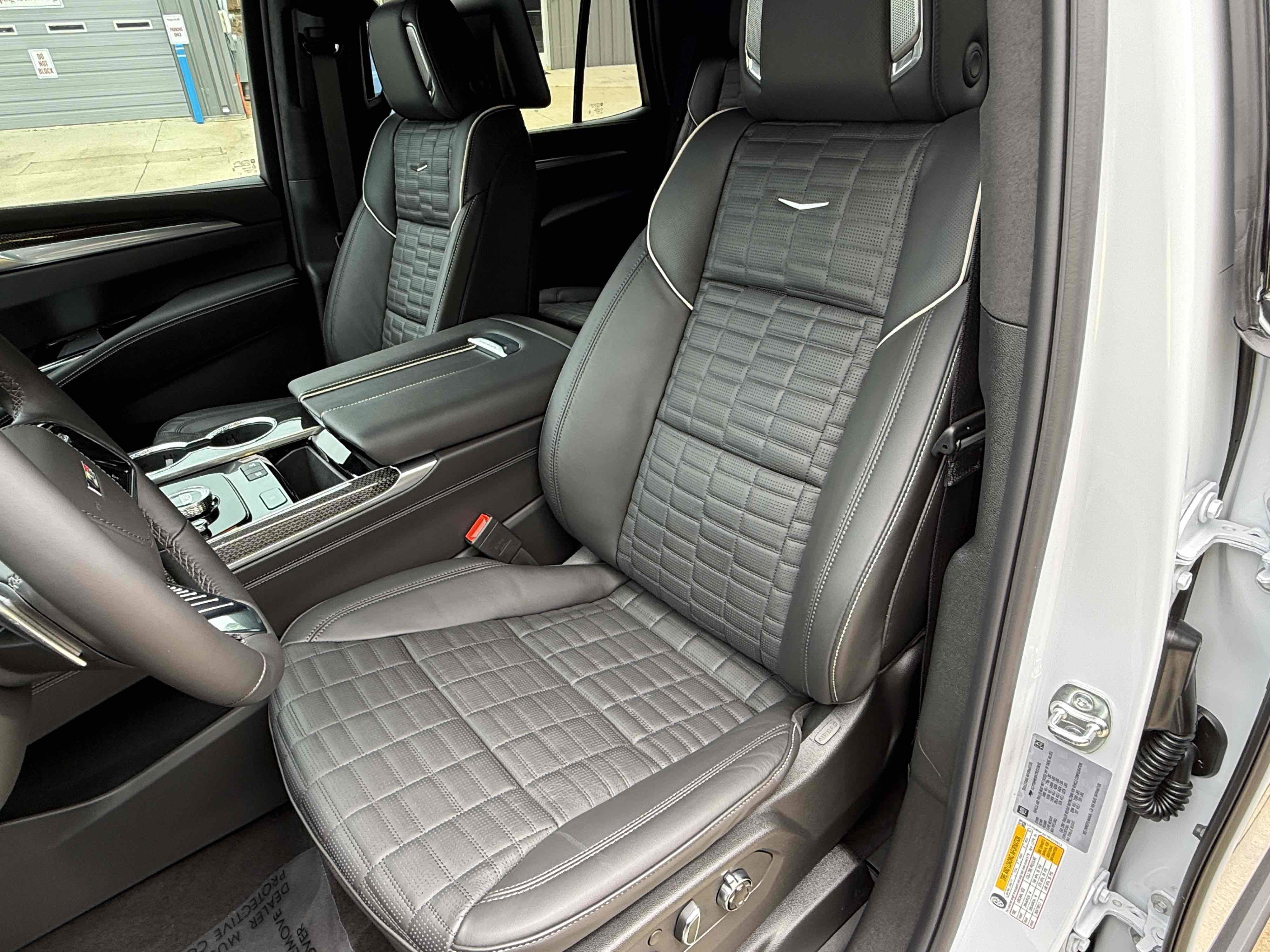 Used 2026 Cadillac Escalade V w/ LPO, ONYX Package AWD/4WD image 31