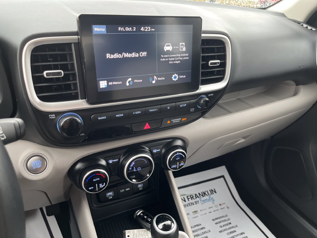 Used 2025 Hyundai Venue SEL FWD image 17