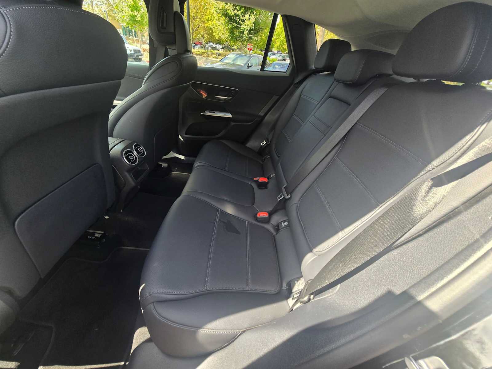 Used 2025 Mercedes-Benz GLC 350e 4MATIC image 18