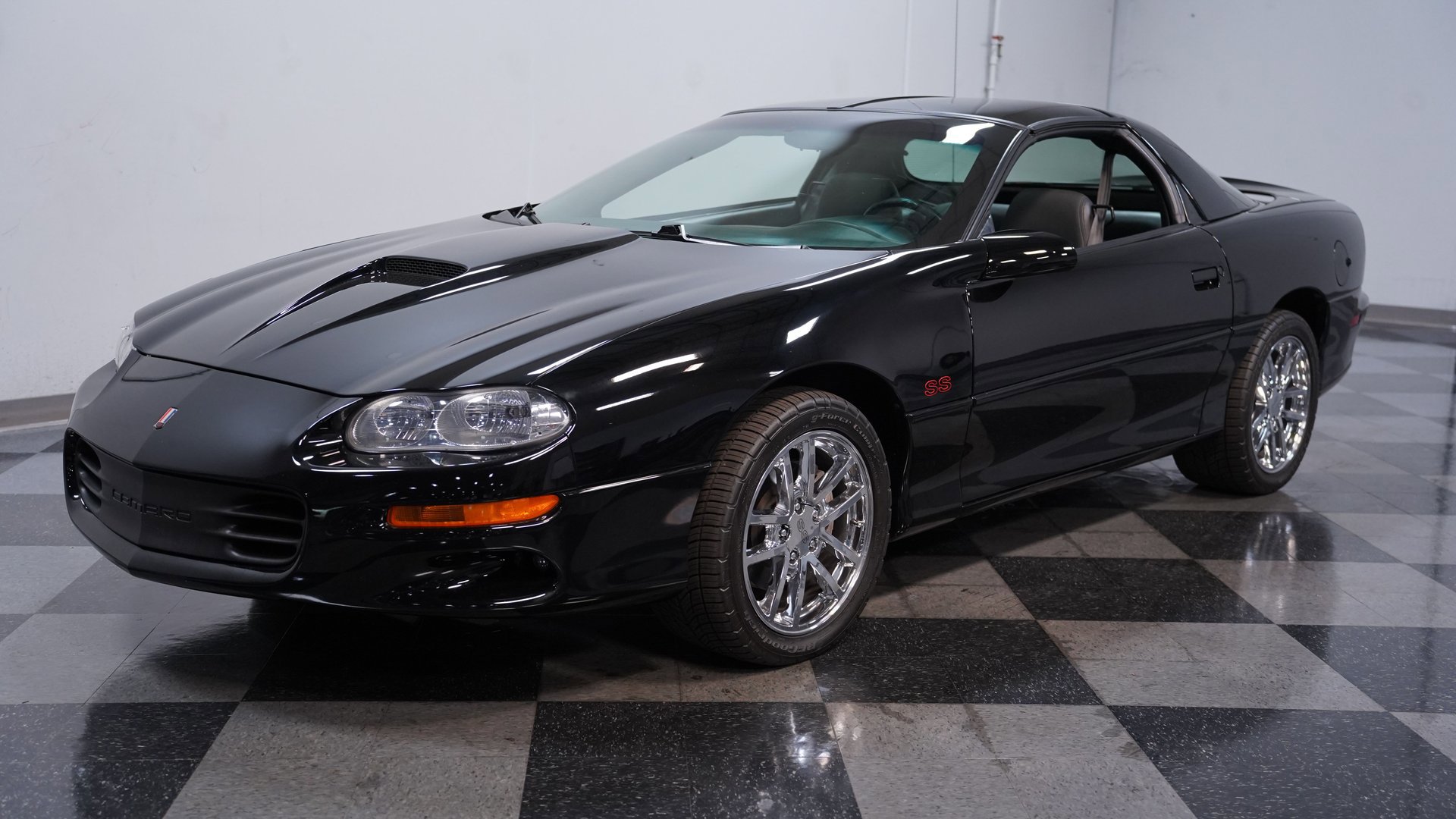 Used 2002 Chevrolet Camaro Z28 w/ SS Performance/Appearance Pkg RWD image 6