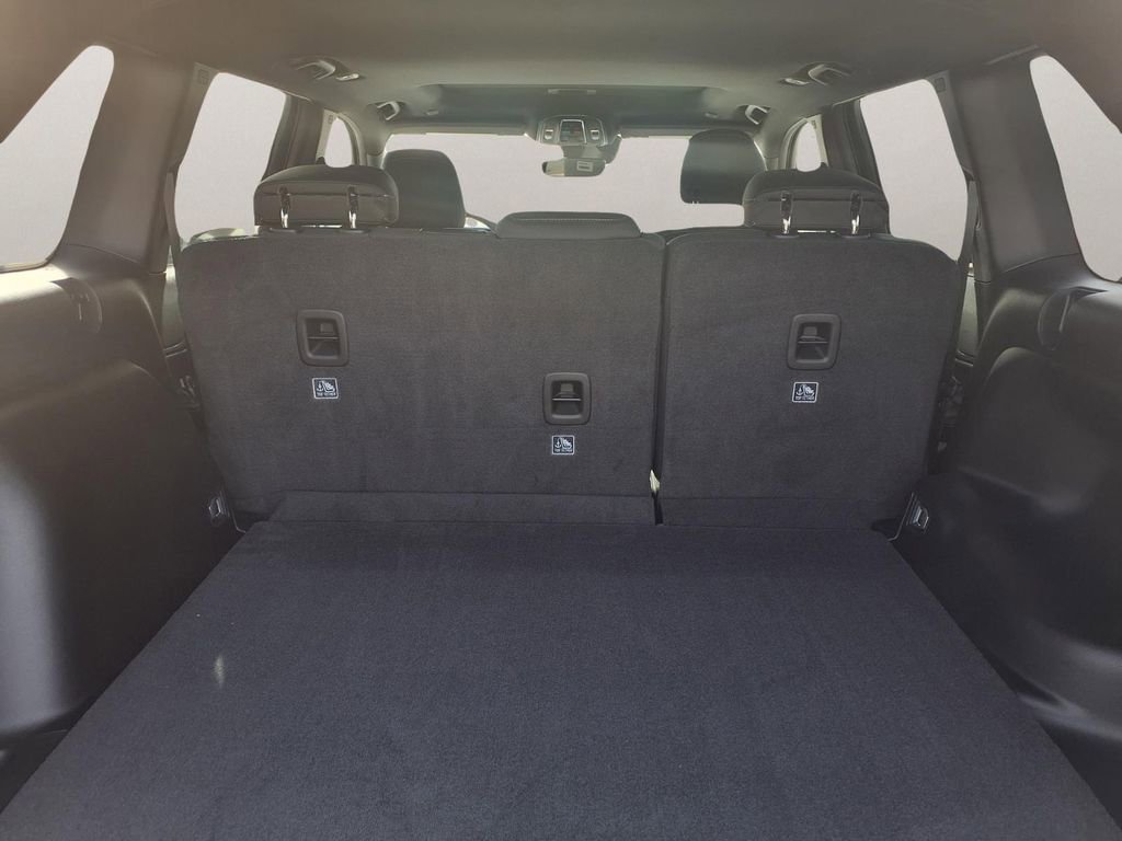 New 2026 Jeep Grand Cherokee Laredo image 12