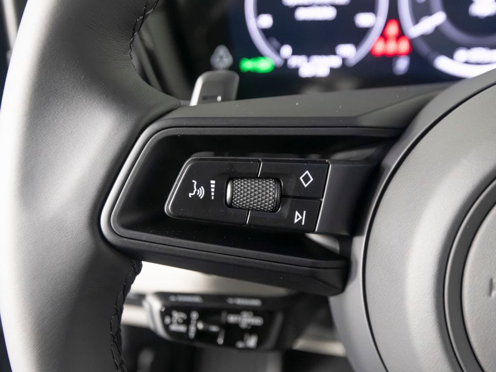 New 2026 Porsche Cayenne Coupe AWD/4WD image 25