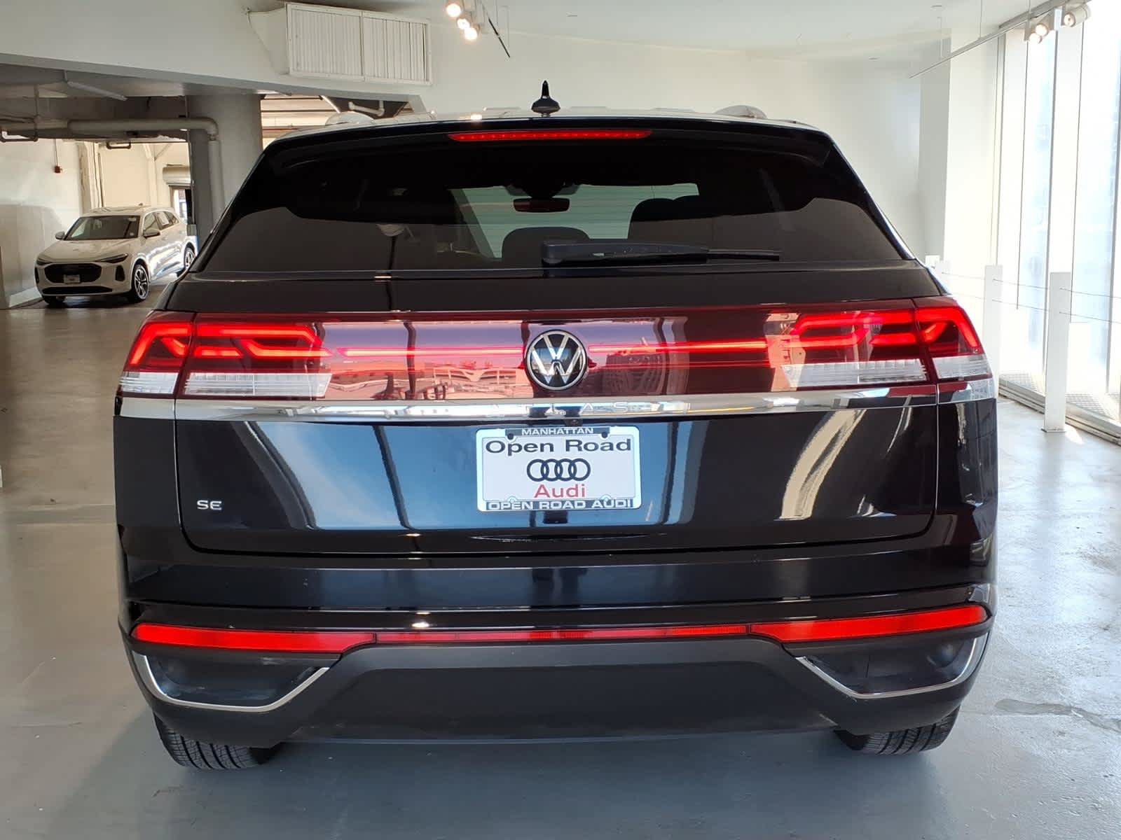 Used 2024 Volkswagen Atlas Cross Sport SE FWD image 5