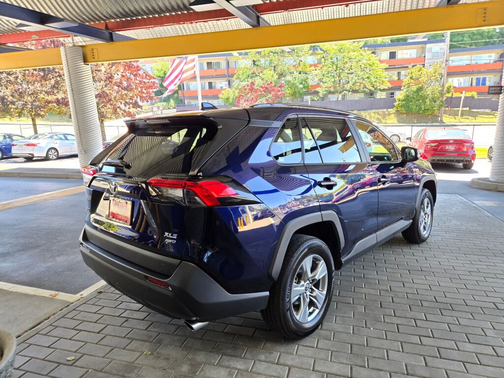 Used 2023 Toyota RAV4 XLE w/ Convenience Package image 5