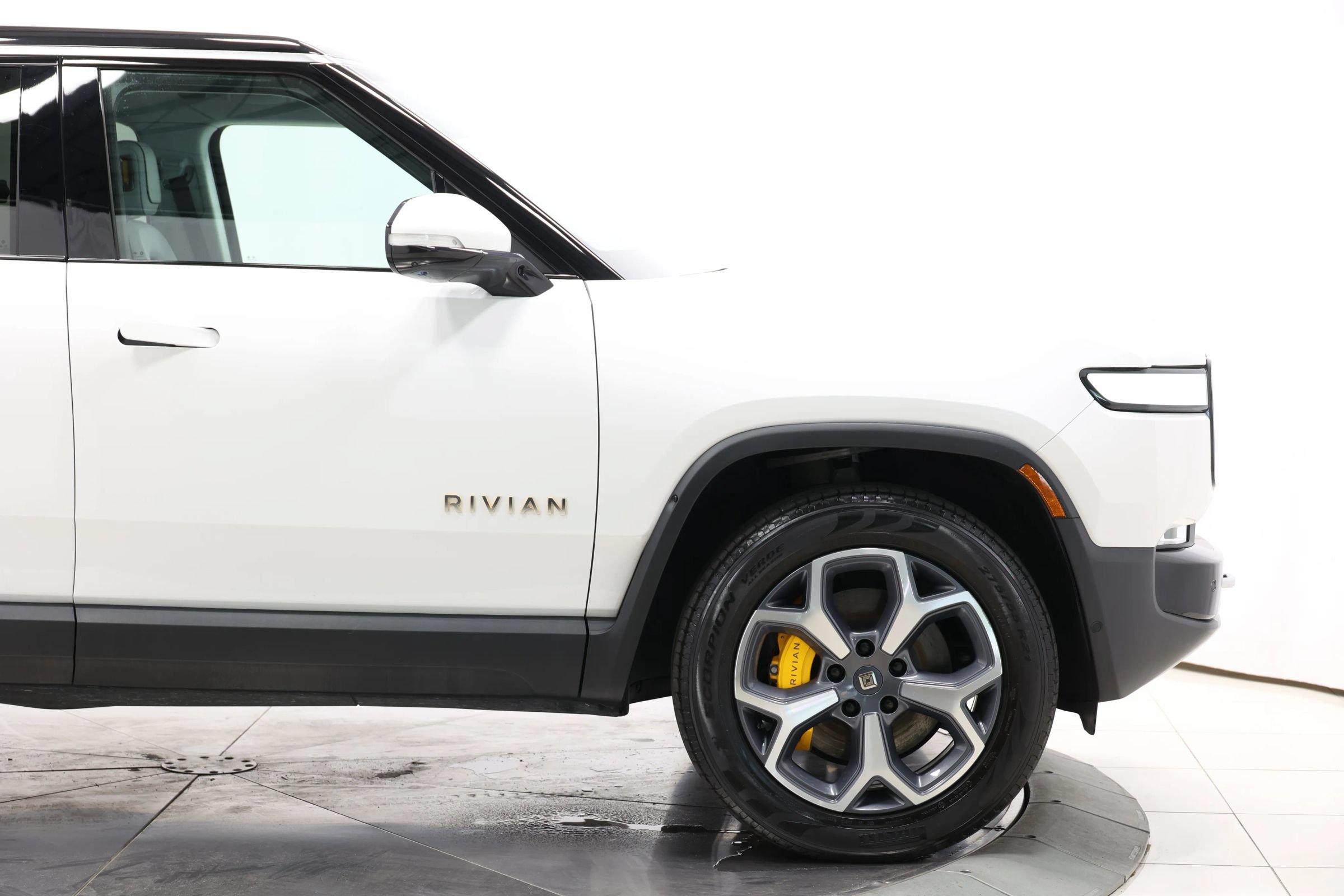 Used 2024 Rivian R1S Adventure Quad AWD/4WD image 80