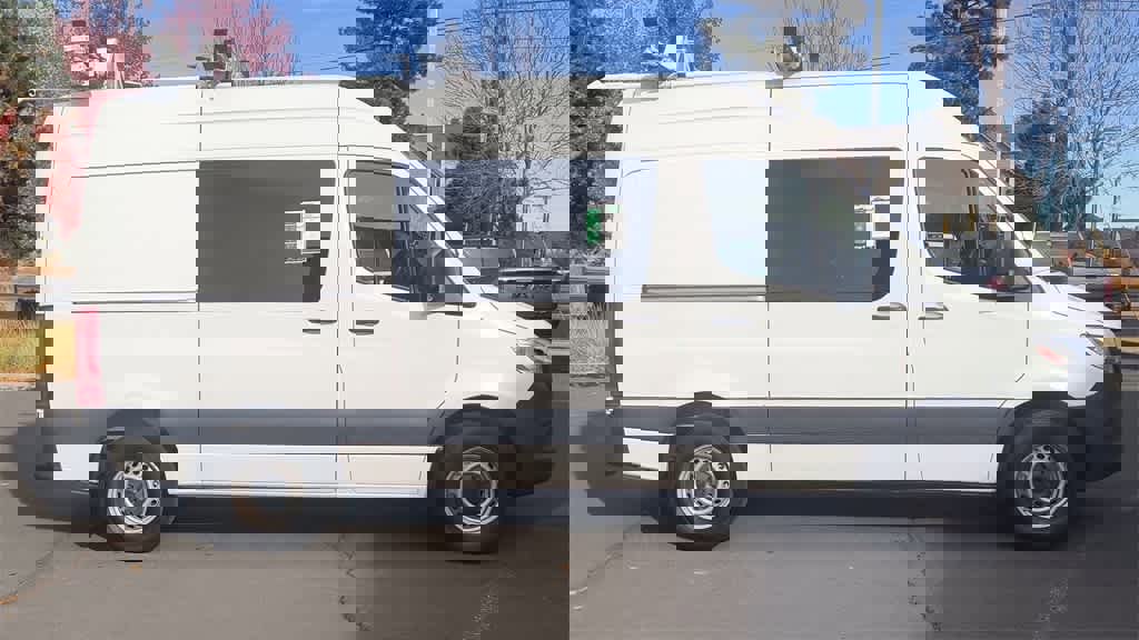 Used 2023 Mercedes-Benz Sprinter 2500 image 2