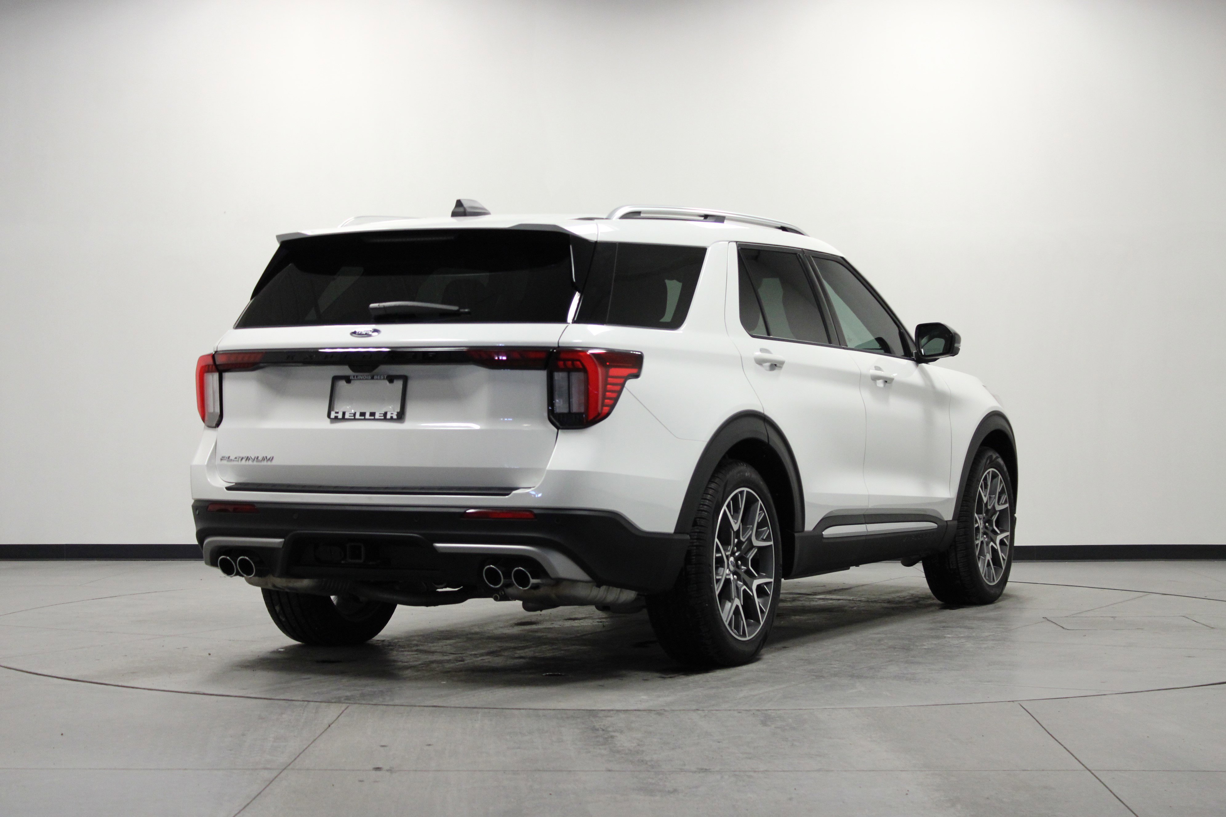 Used 2025 Ford Explorer Platinum w/ Ultimate Package image 4