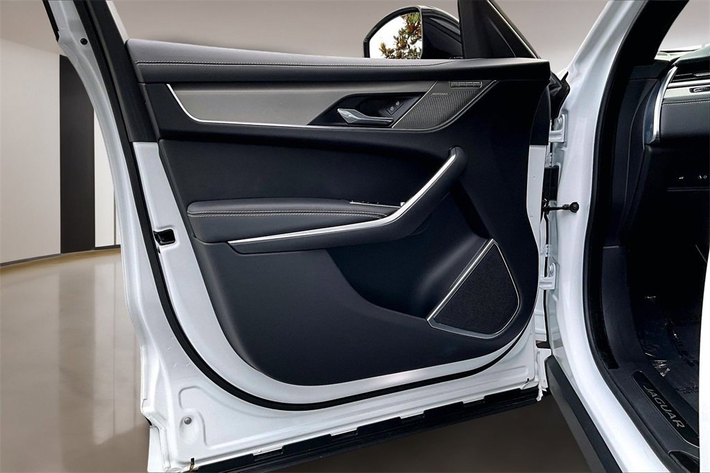 Used 2025 Jaguar F-PACE R-Dynamic S image 18