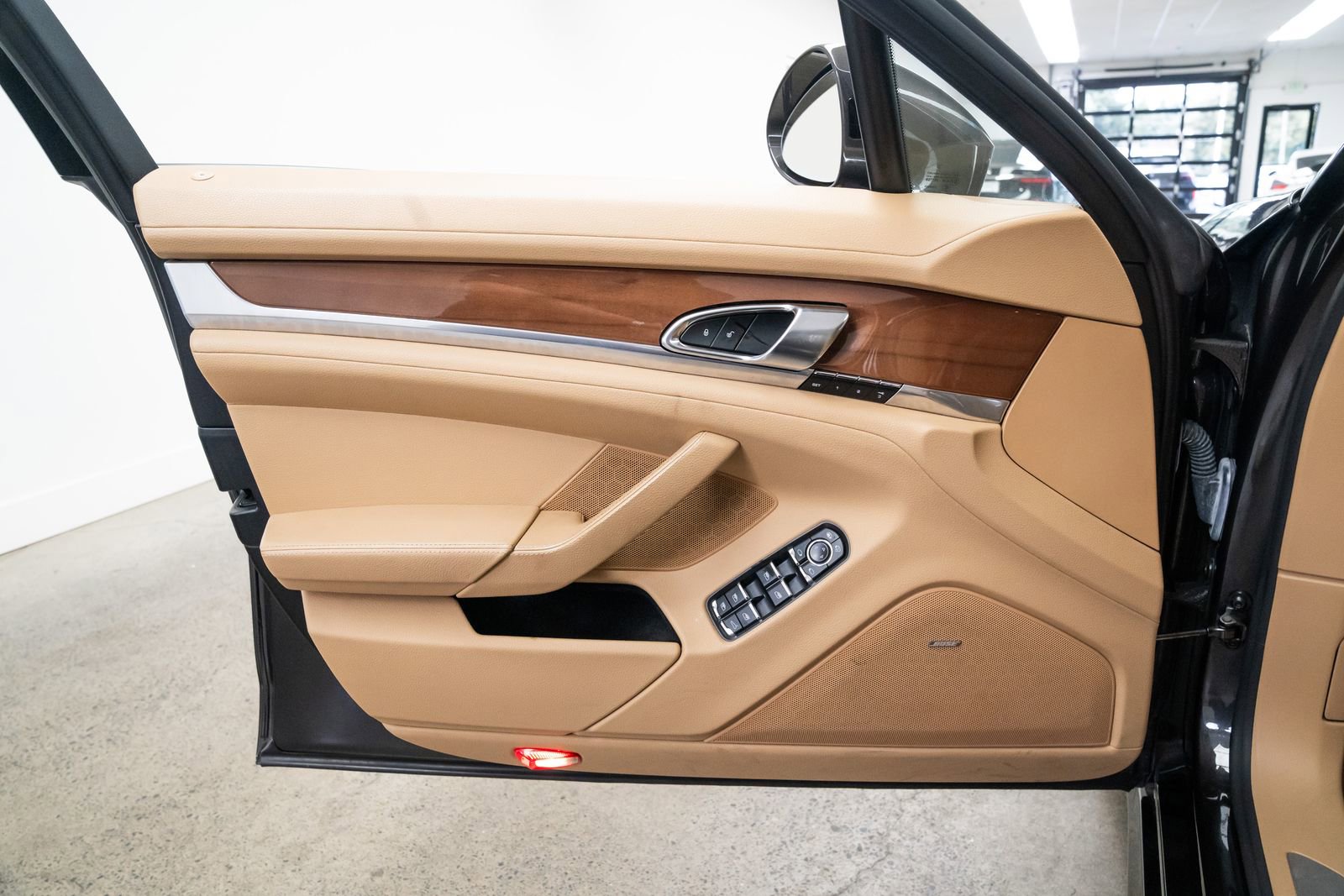 Used 2014 Porsche Panamera S image 16