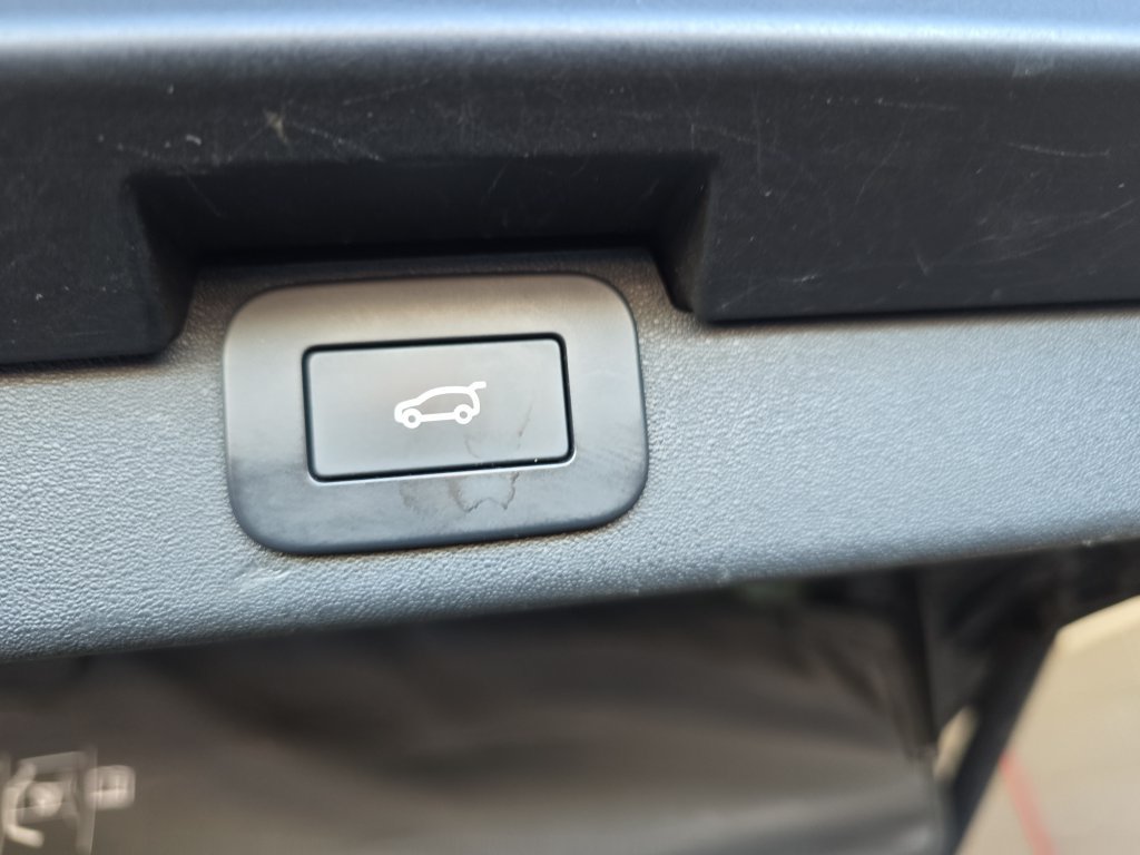 Certified 2024 Land Rover Discovery Dynamic SE AWD/4WD image 17