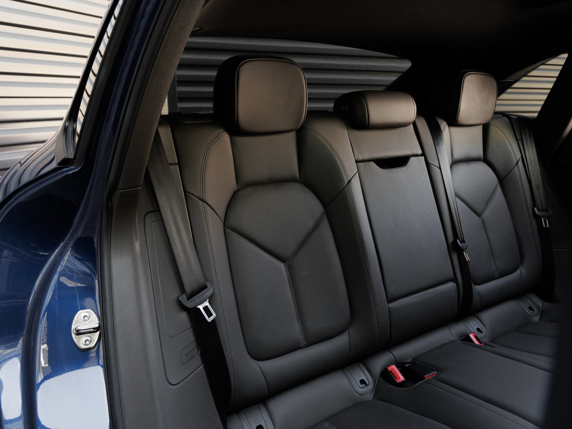 Certified 2022 Porsche Macan AWD/4WD image 32