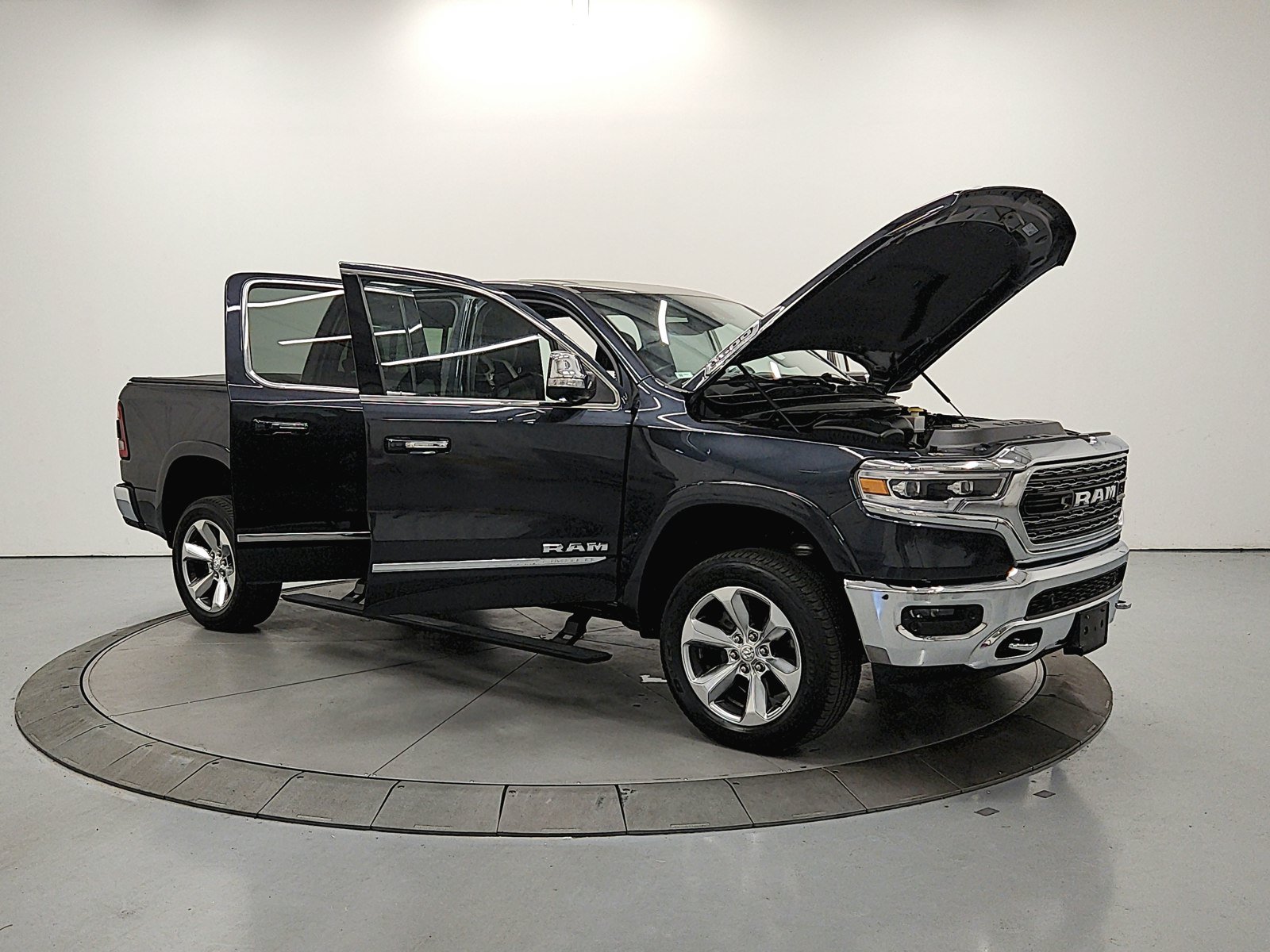 Used 2019 RAM 1500 Limited AWD/4WD image 11
