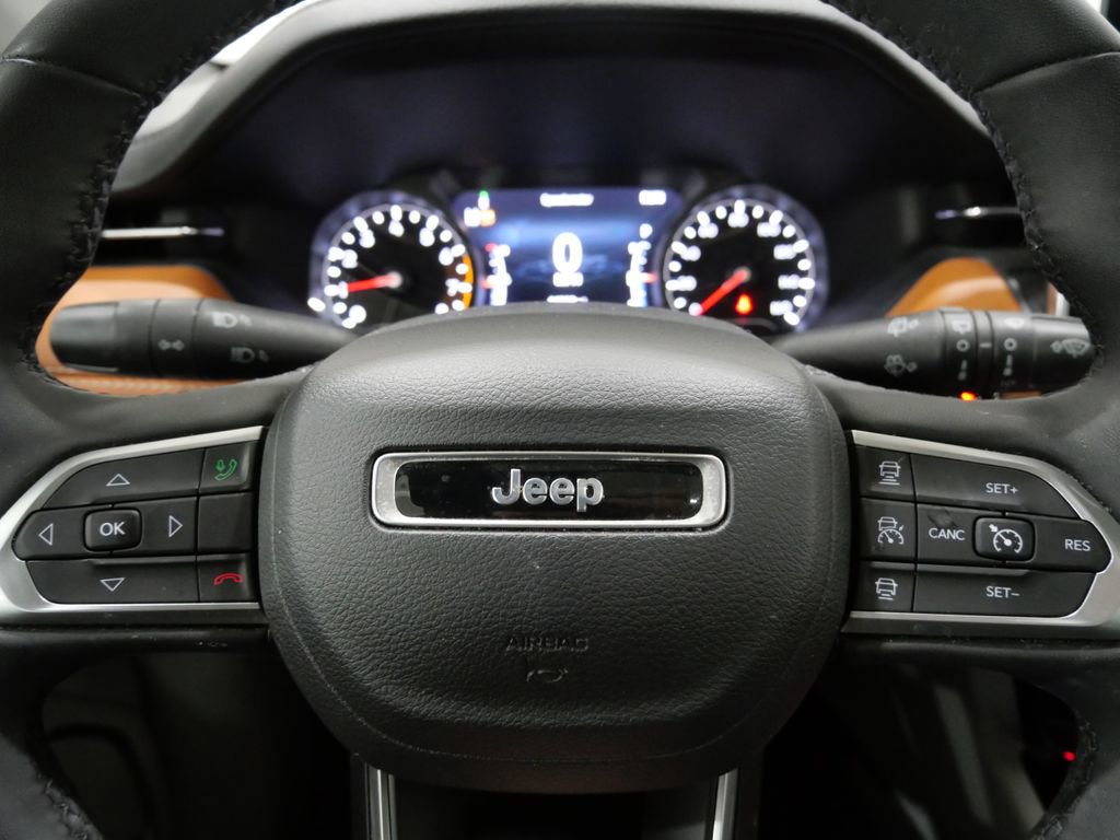 Used 2023 Jeep Compass Limited w/ Sun and Sound Group AWD/4WD image 17