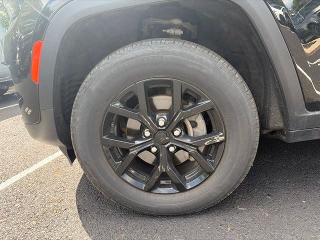 Used 2024 Jeep Grand Cherokee Altitude AWD/4WD image 12