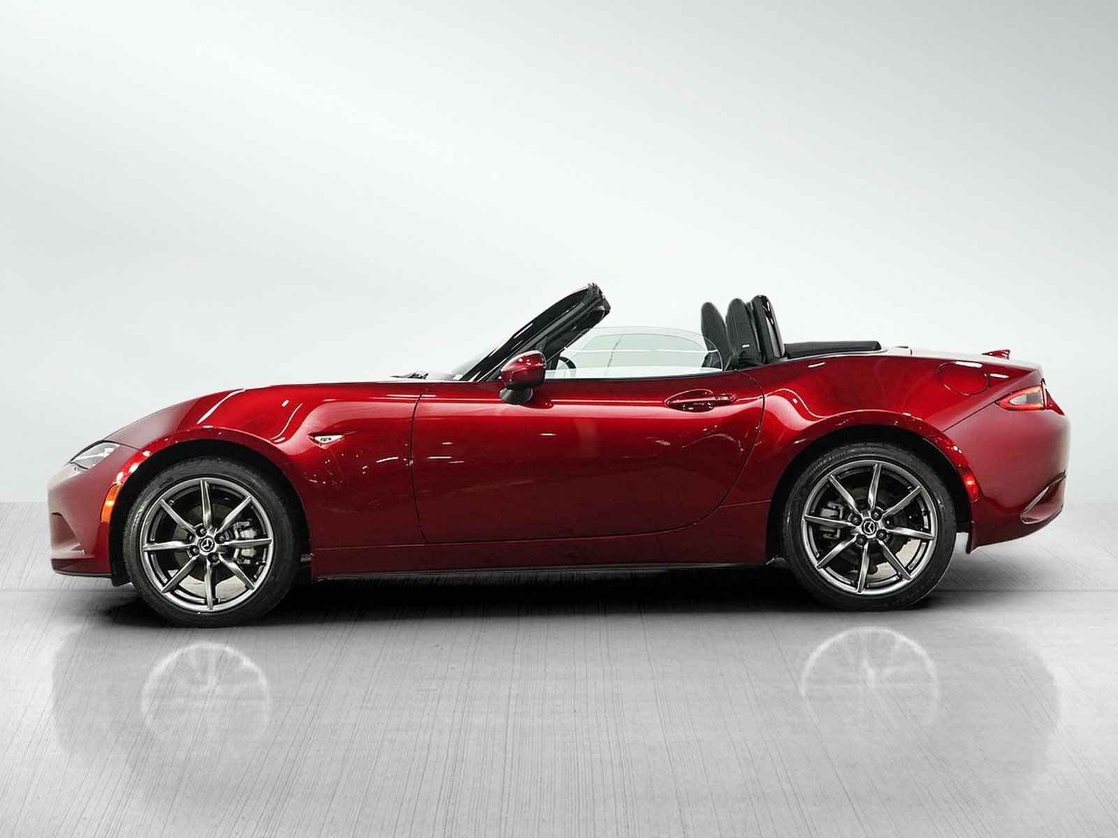 Used 2023 MAZDA MX-5 Miata Grand Touring RWD image 2