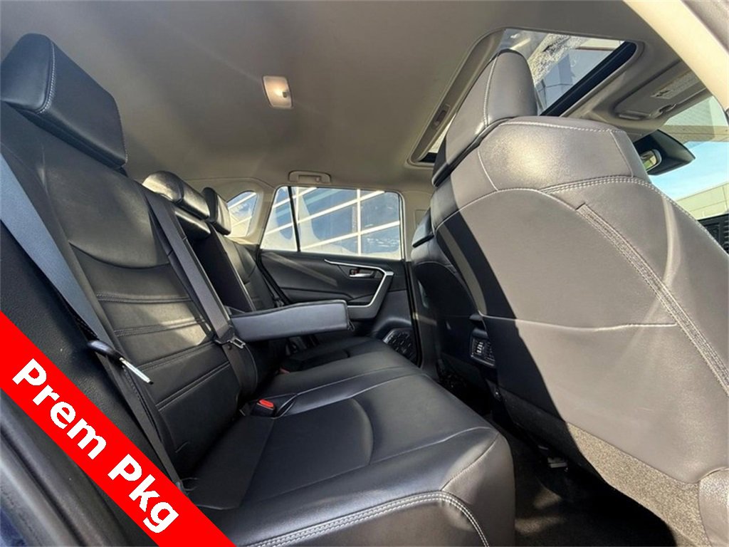 Used 2022 Toyota RAV4 XLE Premium image 12