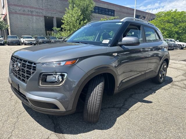 Used 2023 Hyundai Venue SEL FWD image 3
