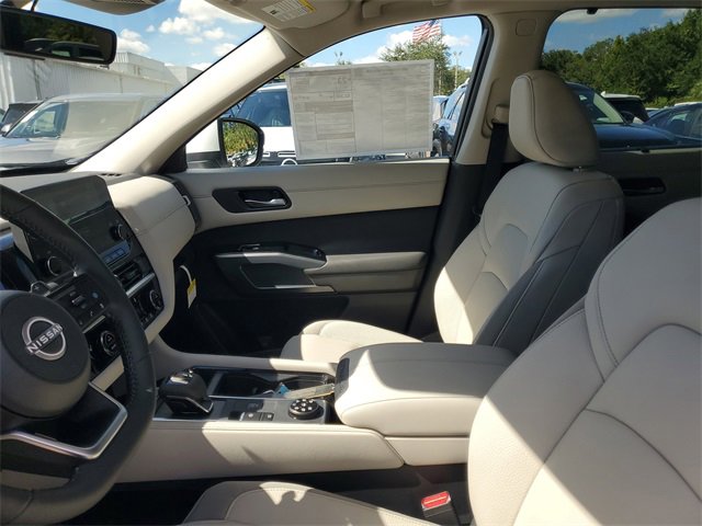 New 2025 Nissan Pathfinder SL image 8