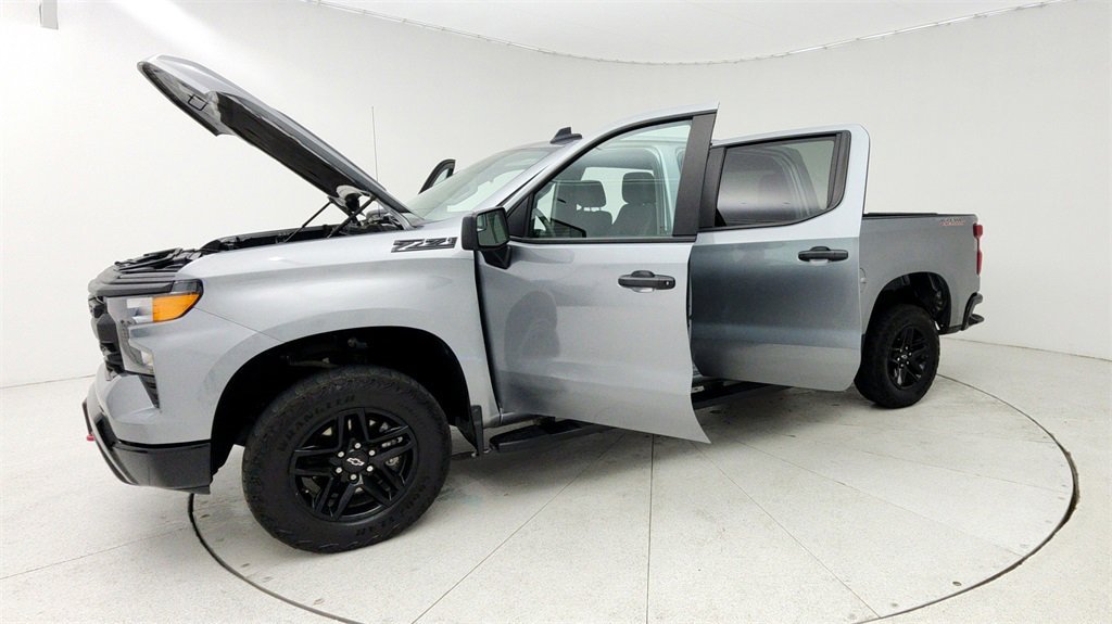 Used 2024 Chevrolet Silverado 1500 Custom Trail Boss w/ LPO, Dark Essentials Package image 11