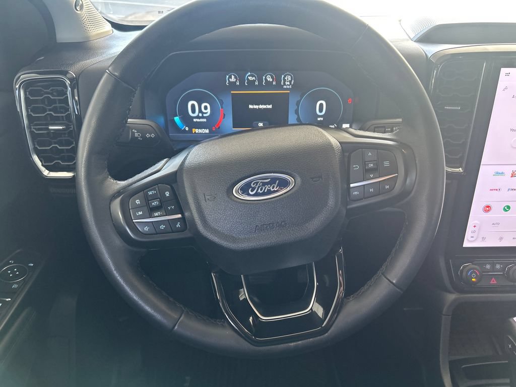 Used 2025 Ford Ranger Lariat w/ Black Appearance Package AWD/4WD image 17