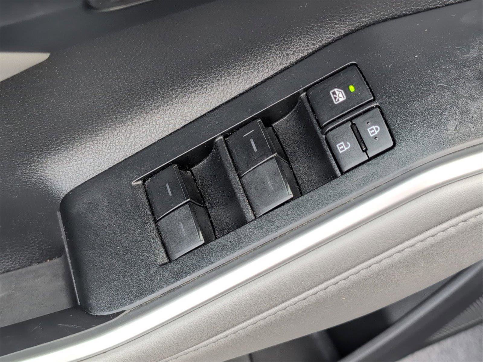 Used 2022 Toyota Highlander XLE image 16