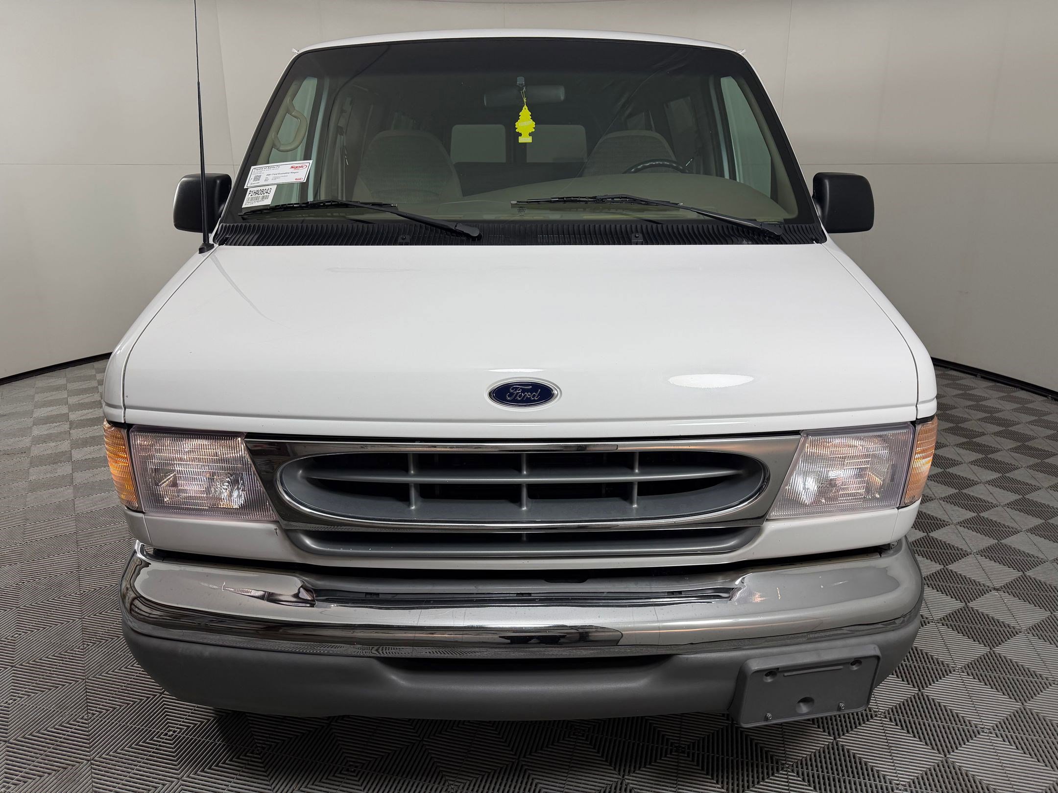 Used 2001 Ford E-350 and Econoline 350 Club Wagon image 5