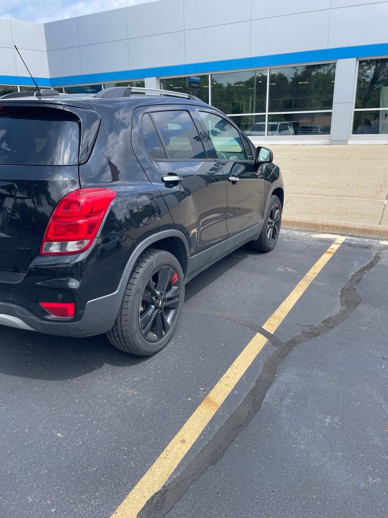 Used 2018 Chevrolet Trax LT w/ Sun & Sound Package AWD/4WD image 3