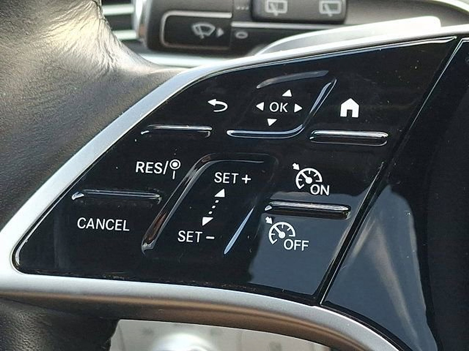 Certified 2024 Mercedes-Benz GLE 450e 4MATIC image 23