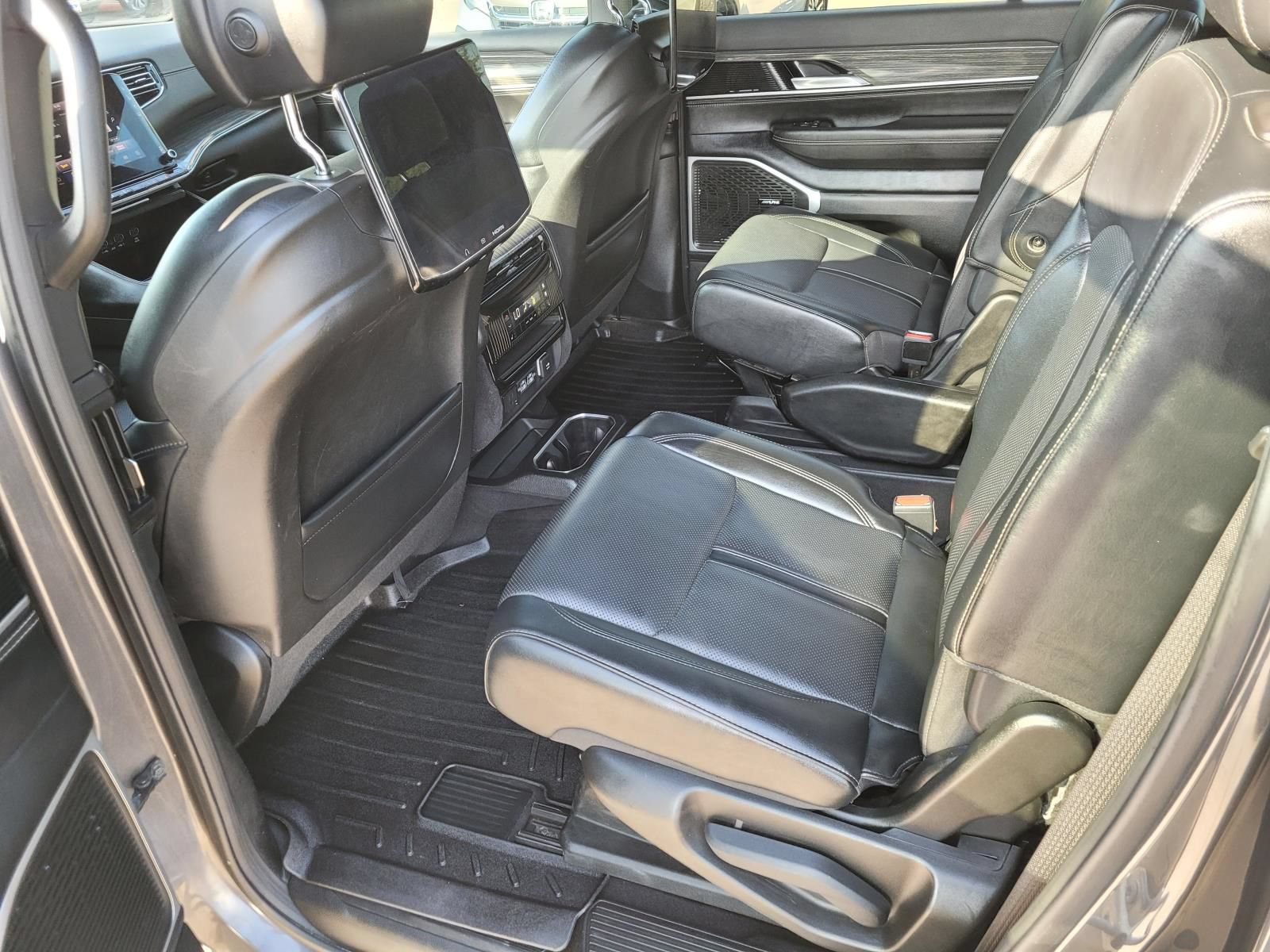 Used 2022 Jeep Wagoneer Series II w/ Premium Group I AWD/4WD image 19