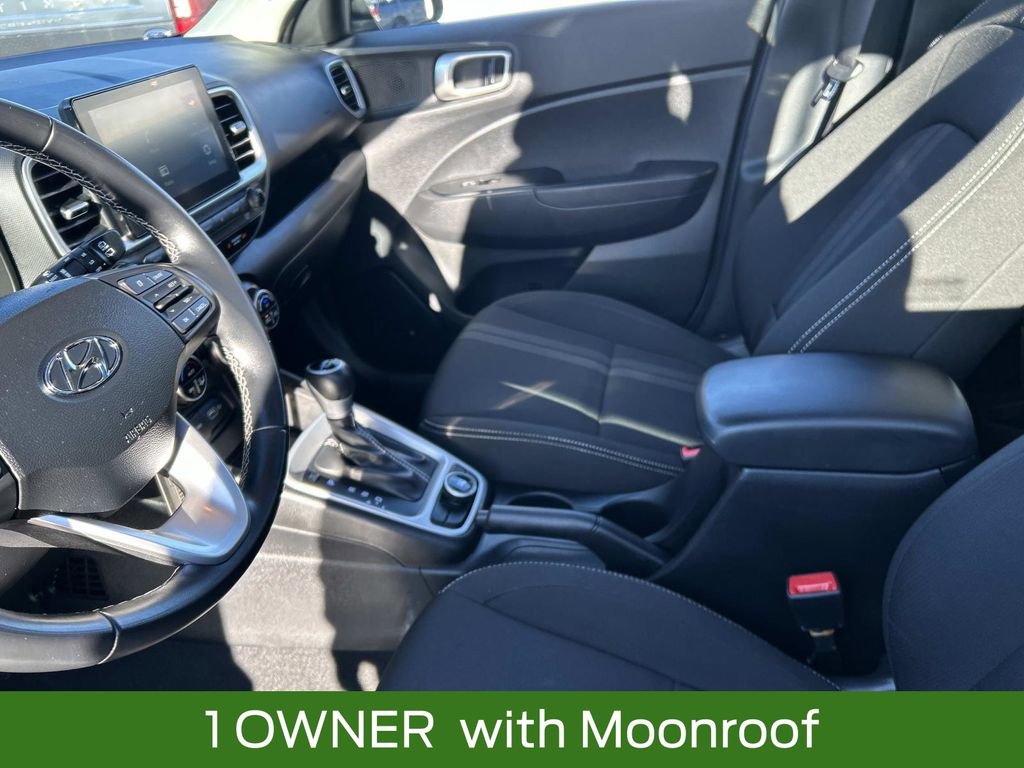 Used 2022 Hyundai Venue SEL image 19