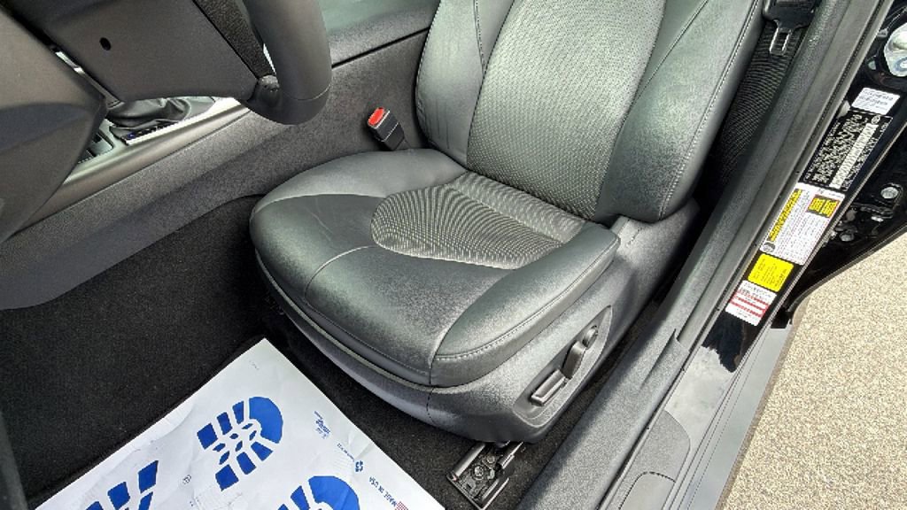 Used 2024 Toyota Camry XLE FWD image 14