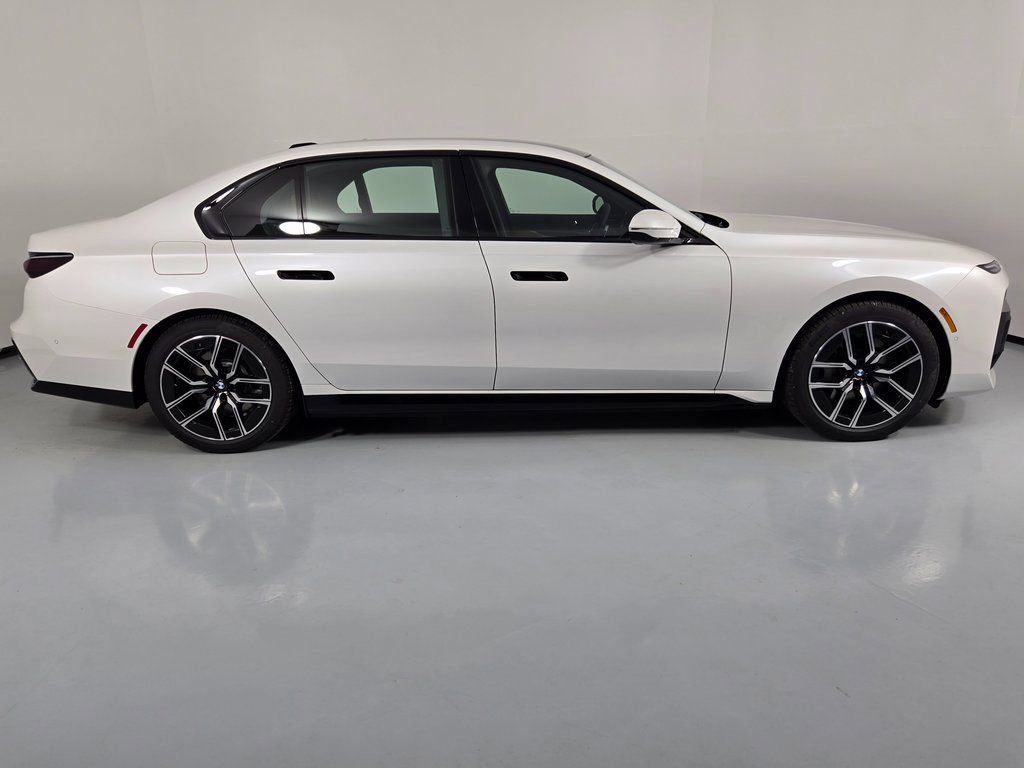New 2026 BMW 750e xDrive image 6